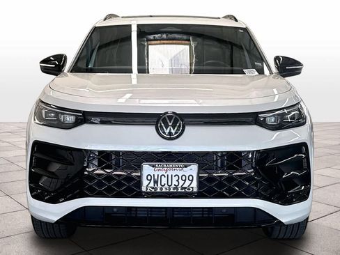 Certified 2026 Volkswagen Tiguan SE R-Line AWD/4WD image 2