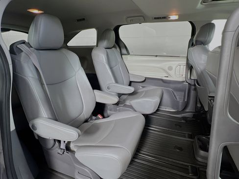 Certified 2021 Toyota Sienna XLE w/ XLE Plus Package AWD/4WD image 24