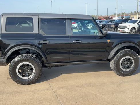 Used 2023 Ford Bronco Badlands image 9
