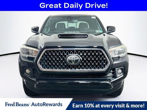 Used 2019 Toyota Tacoma TRD Sport AWD/4WD image 2