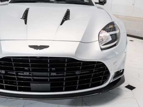 Used 2025 Aston Martin Vanquish image 44