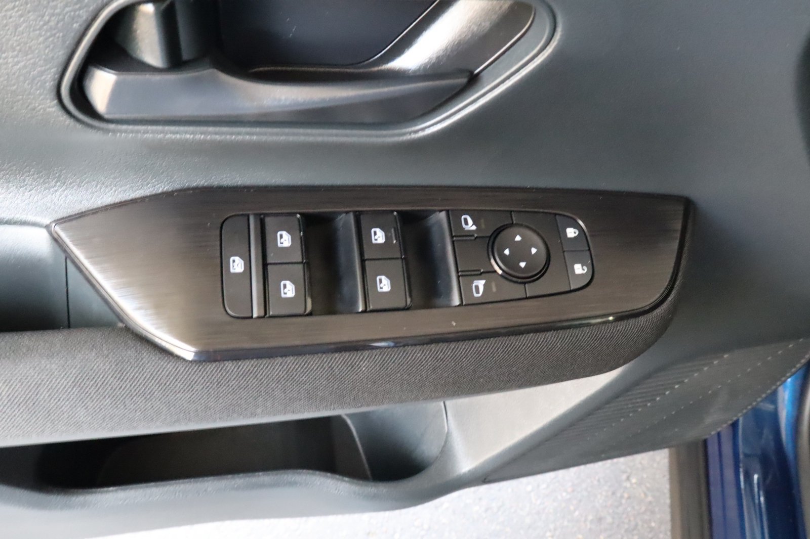 Used 2025 Nissan Kicks S FWD image 19