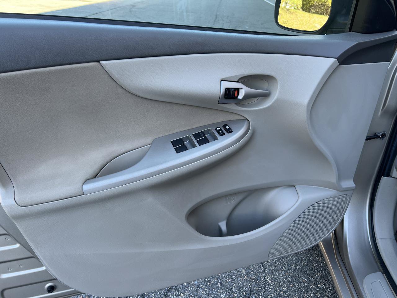 Used 2010 Toyota Corolla LE FWD image 18