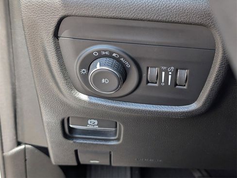 Used 2022 Jeep Grand Cherokee L Limited image 18