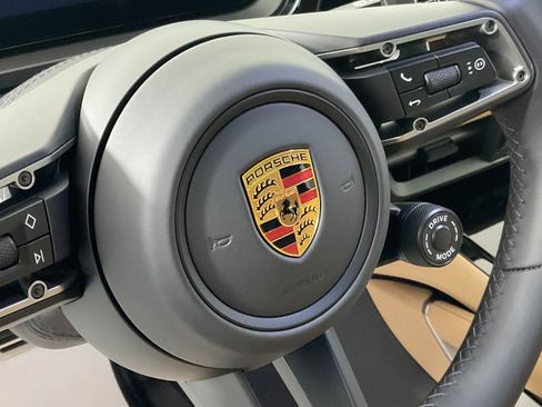 Used 2024 Porsche Cayenne Turbo image 18