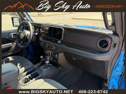 Used 2024 Jeep Wrangler Unlimited Rubicon AWD/4WD image 15
