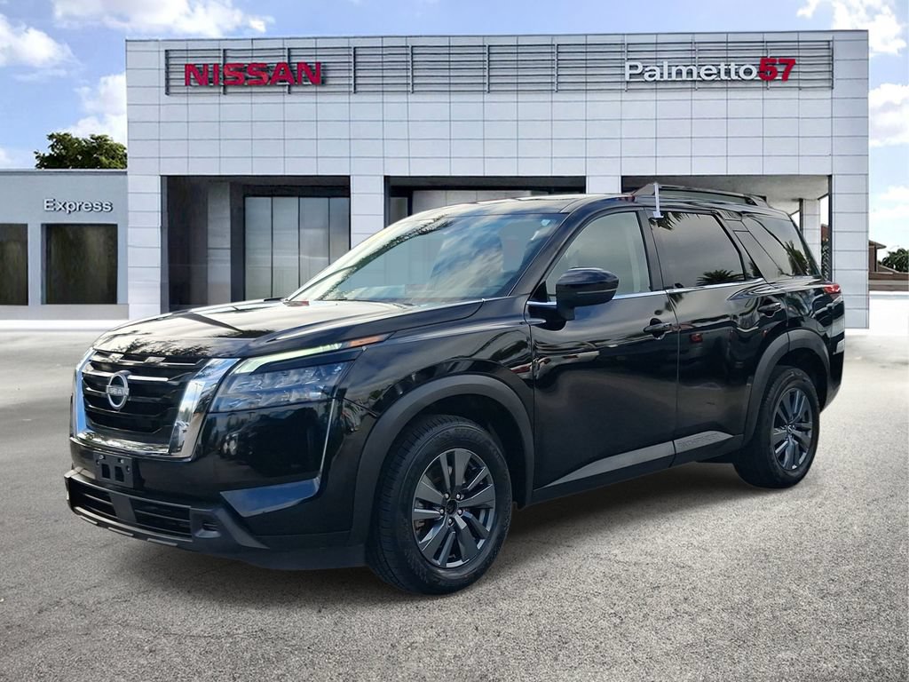 Certified 2024 Nissan Pathfinder SV FWD image 3