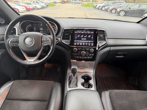 Used 2020 Jeep Grand Cherokee Altitude AWD/4WD image 16
