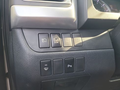 Used 2014 Toyota Highlander Limited w/ Driver Technology Package FWD image 32