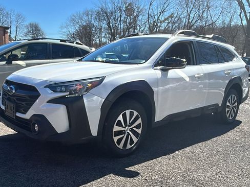 Used 2023 Subaru Outback Premium AWD/4WD image 2