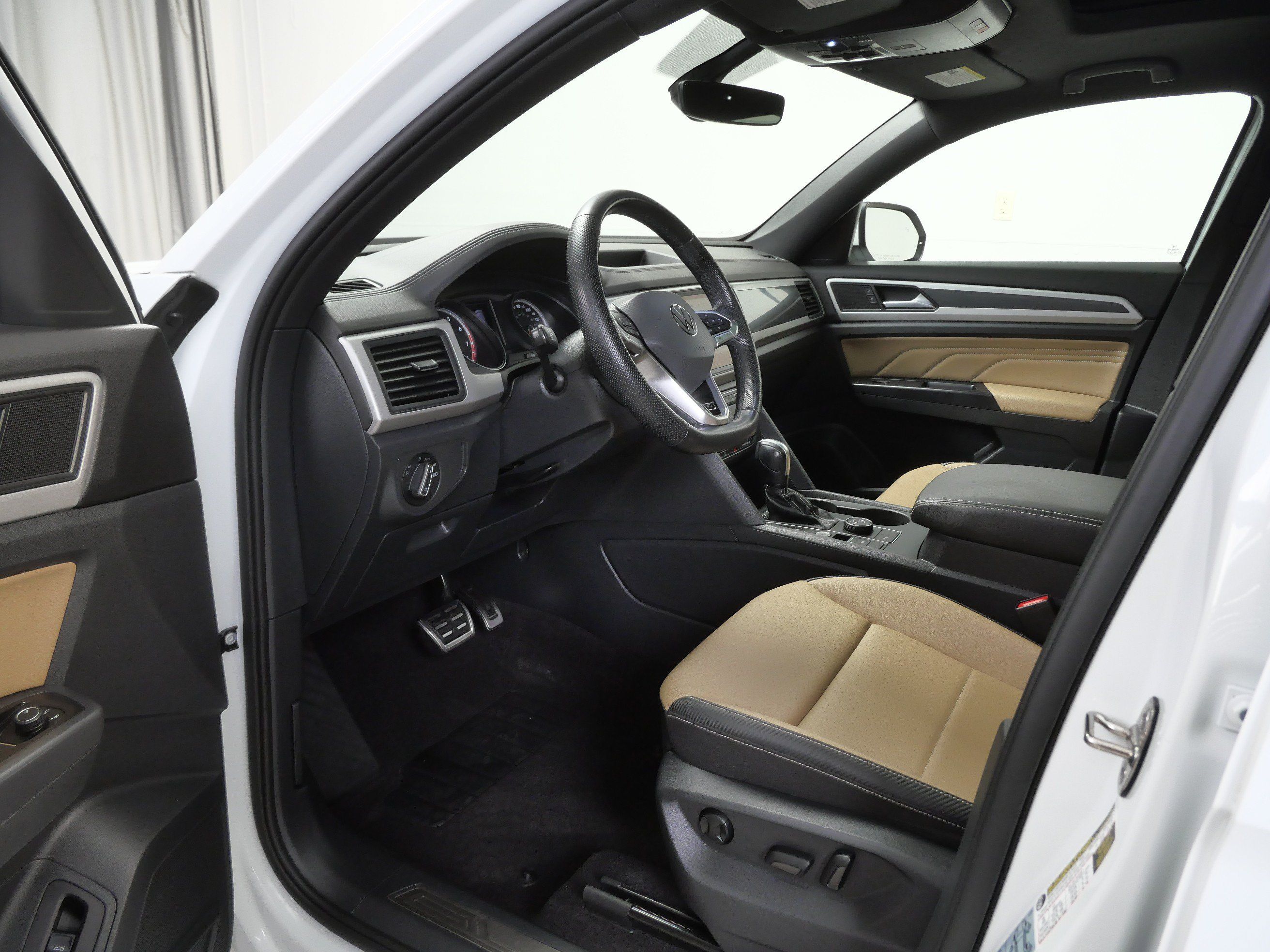 Used 2021 Volkswagen Atlas Cross Sport SE w/ Panoramic Sunroof Package AWD/4WD image 14