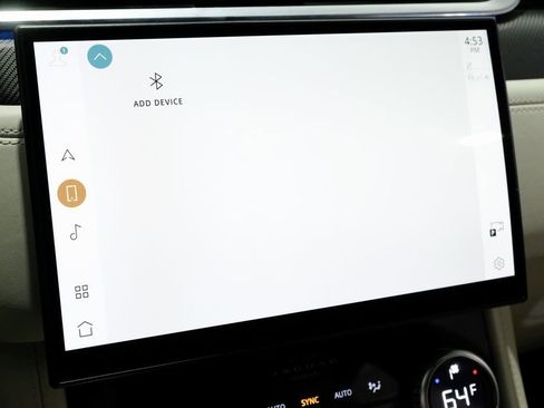 Used 2023 Jaguar F-PACE SVR image 23