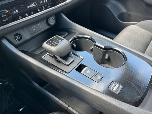 Used 2025 Nissan Rogue SV FWD image 38