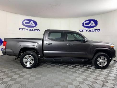 Used 2016 Toyota Tacoma SR RWD image 2