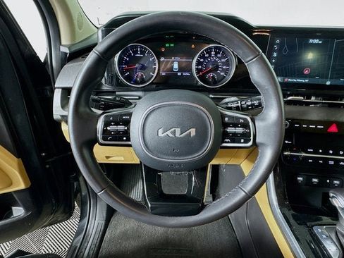 Certified 2024 Kia Carnival EX image 11