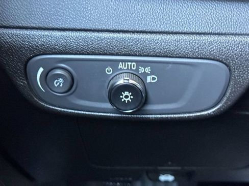 Used 2023 Chevrolet Bolt EUV LT w/ Comfort Package FWD image 40