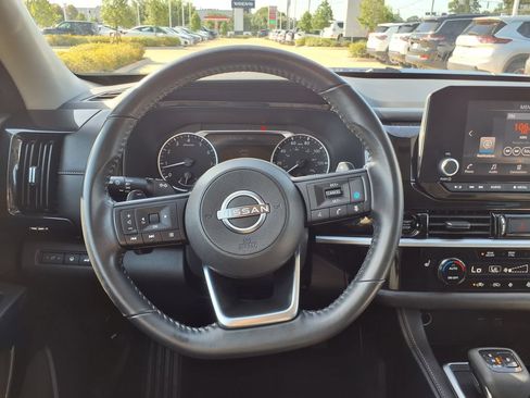 Used 2025 Nissan Pathfinder SV AWD/4WD image 28