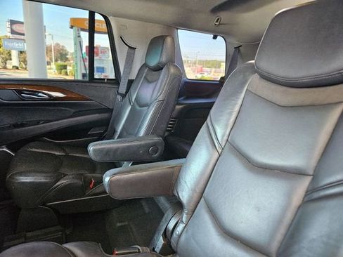 Used 2020 Cadillac Escalade Premium Luxury image 29