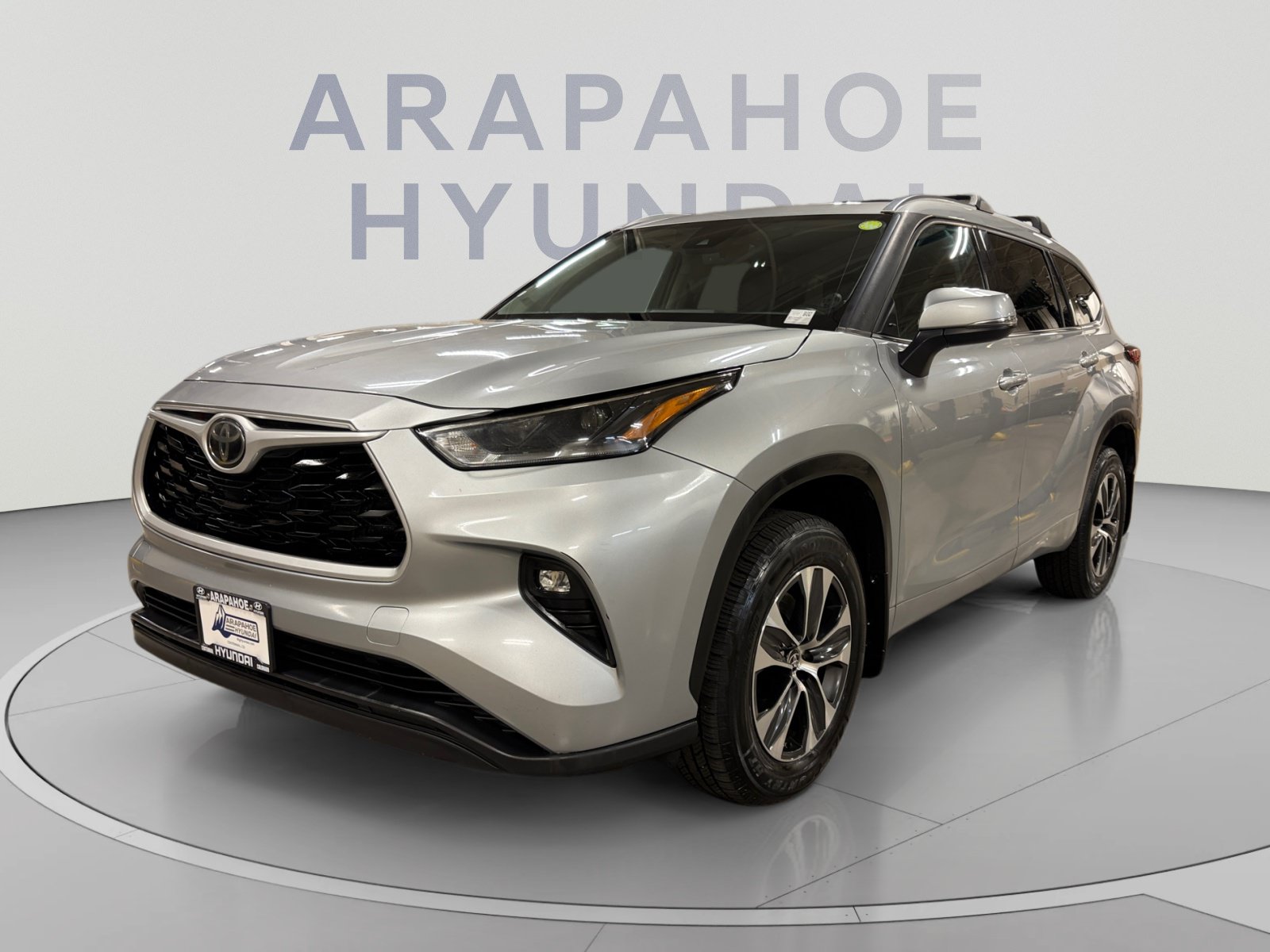 Used 2021 Toyota Highlander XLE AWD/4WD image 1