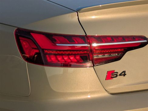 Used 2023 Audi S4 Premium Plus w/ Premium Plus Package image 18