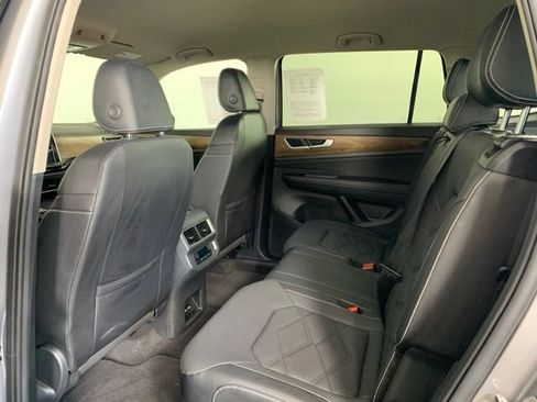 Used 2024 Volkswagen Atlas SE AWD/4WD image 6