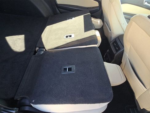 Used 2018 Ford Edge SE image 32