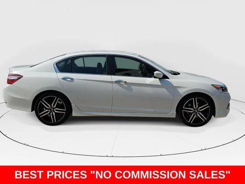Used 2017 Honda Accord Sport image 2
