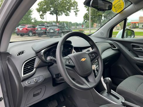 Used 2021 Chevrolet Trax LS w/ Tint and Cruise Package FWD image 10