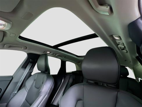 Used 2023 Volvo XC60 B5 Core image 15