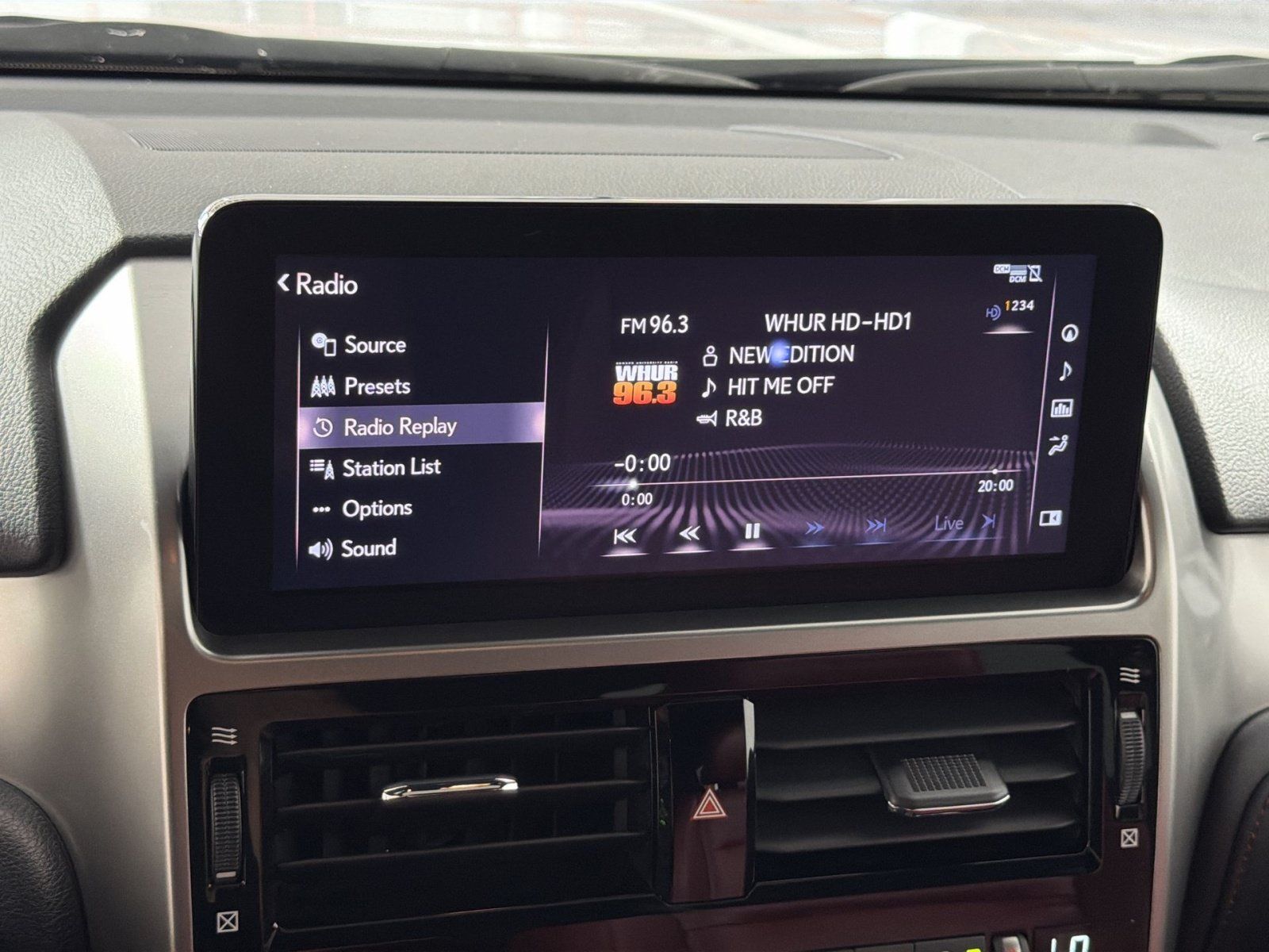 Used 2023 Lexus GX 460 Luxury w/ Sport Design Package AWD/4WD image 18