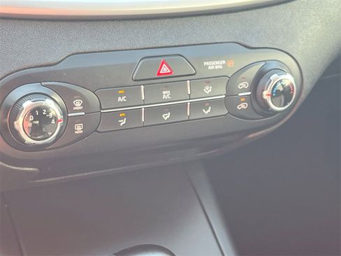 Used 2018 Kia Sorento L image 21