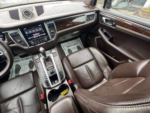 Used 2017 Porsche Macan Turbo image 22