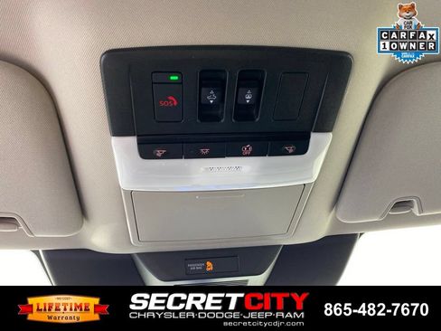 Used 2024 Nissan Pathfinder SV w/ SV Premium Package AWD/4WD image 16