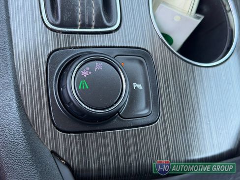 Used 2017 GMC Acadia SLT FWD image 32