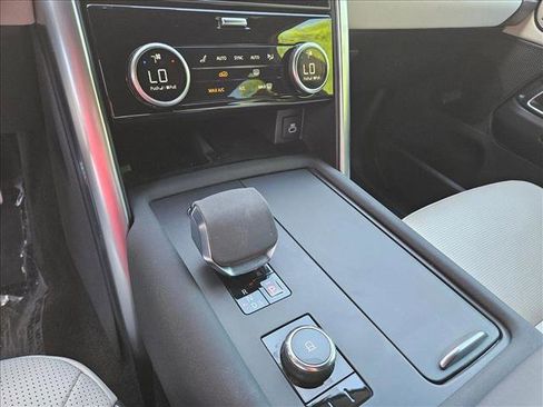 Used 2023 Land Rover Discovery HSE R-Dynamic image 15