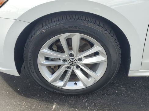 Used 2020 Volkswagen Passat 2.0T SE image 9