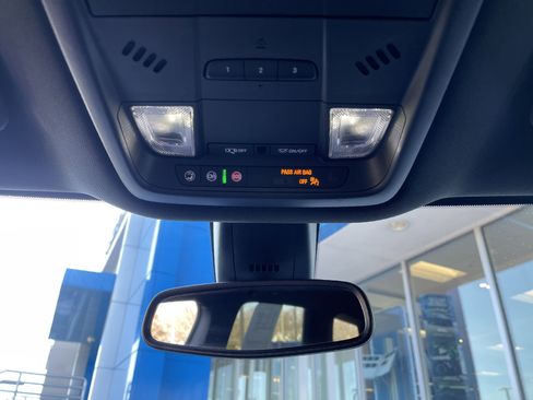 Used 2023 Buick Enclave Essence image 25