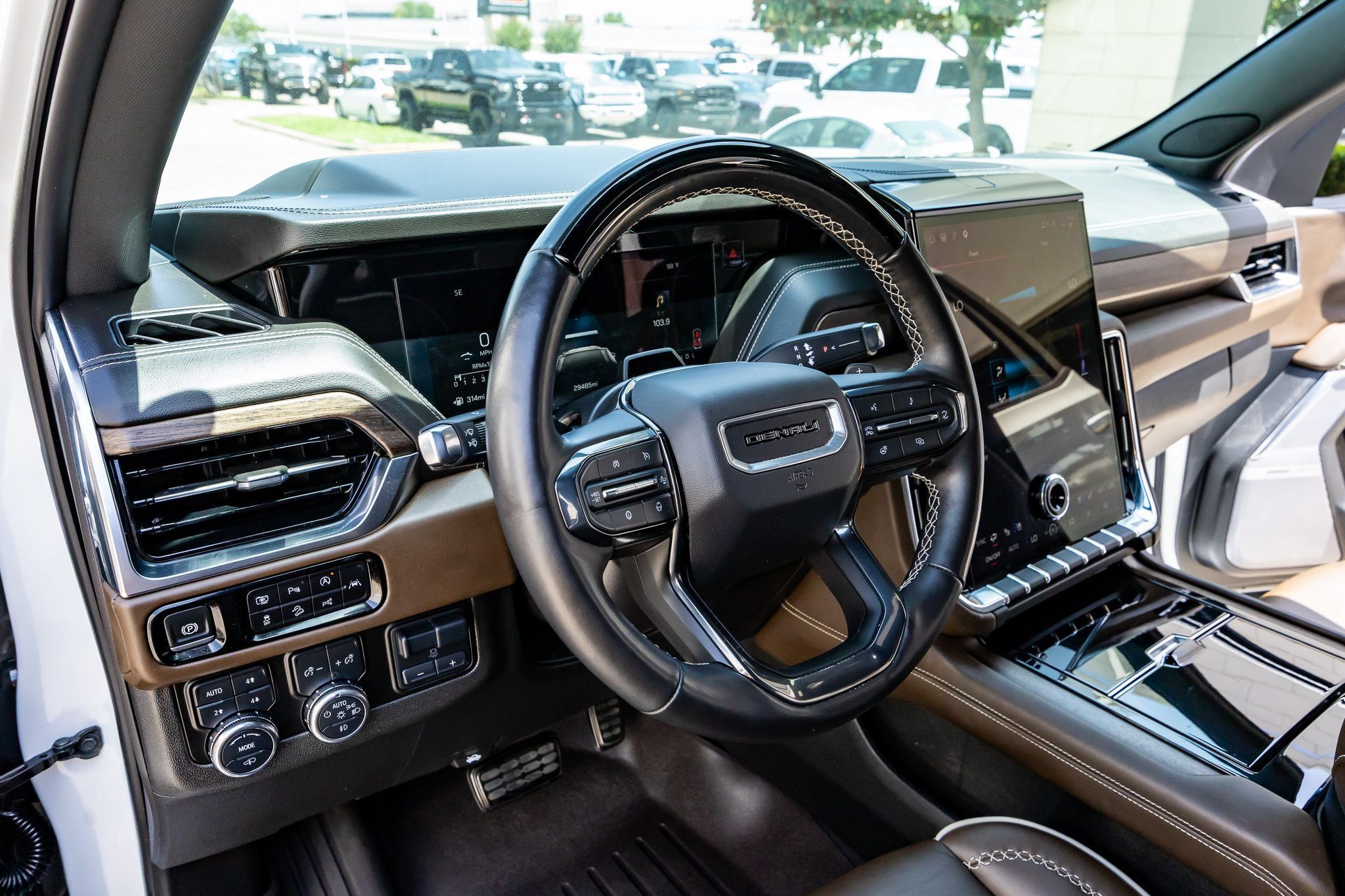 Used 2025 GMC Yukon Denali Ultimate AWD/4WD image 17