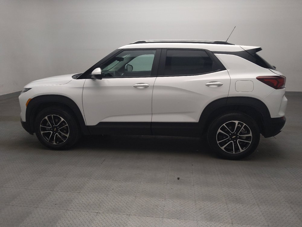 Used 2025 Chevrolet TrailBlazer LT AWD/4WD image 3