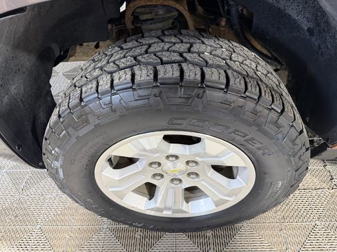 Used 2010 Chevrolet Suburban LT AWD/4WD image 29