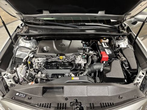 Used 2018 Toyota Camry SE FWD image 31