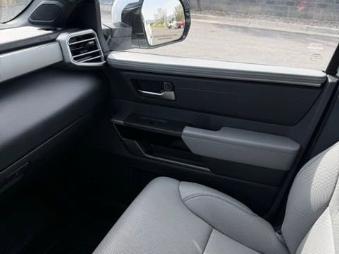 Used 2025 Toyota Tundra Limited AWD/4WD image 32