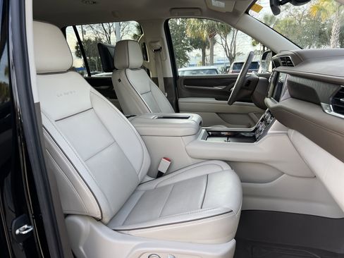 Used 2021 GMC Yukon Denali w/ LPO, Illumination Package image 32