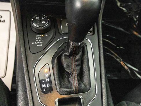 Used 2019 Jeep Cherokee Trailhawk image 28