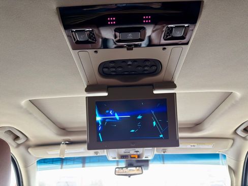 Used 2018 Cadillac Escalade Premium Luxury image 30