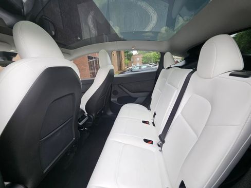 Used 2024 Tesla Model Y Long Range RWD image 61