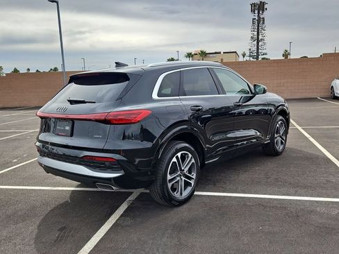 Certified 2025 Audi Q5 Premium w/ Convenience Package image 5