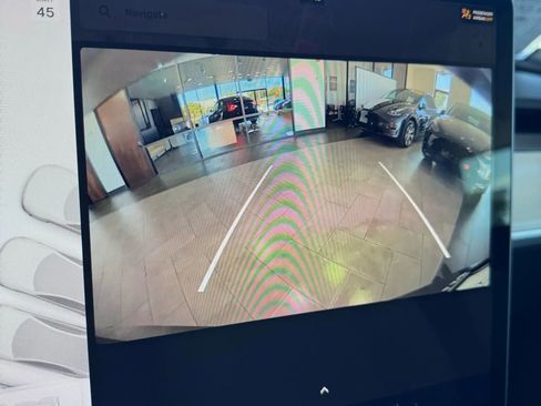 Used 2022 Tesla Model Y Long Range image 27