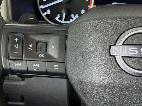 Used 2025 Nissan Rogue SV w/ SV Premium Package FWD image 13