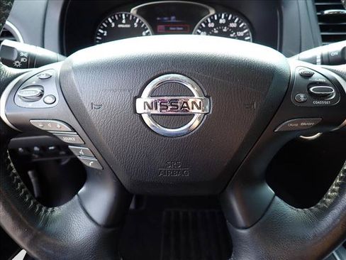Used 2019 Nissan Pathfinder SL AWD/4WD image 16